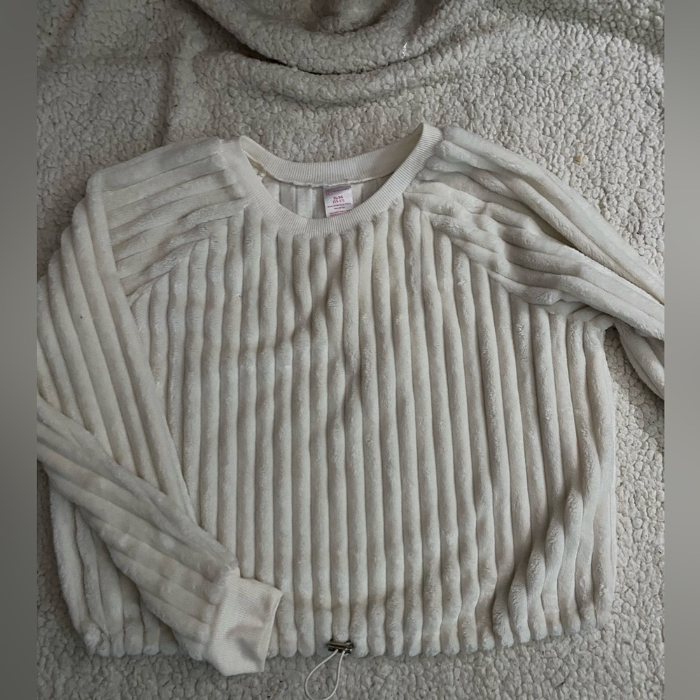 White fluffy crew neck sweater no boundaries size xl 15-17